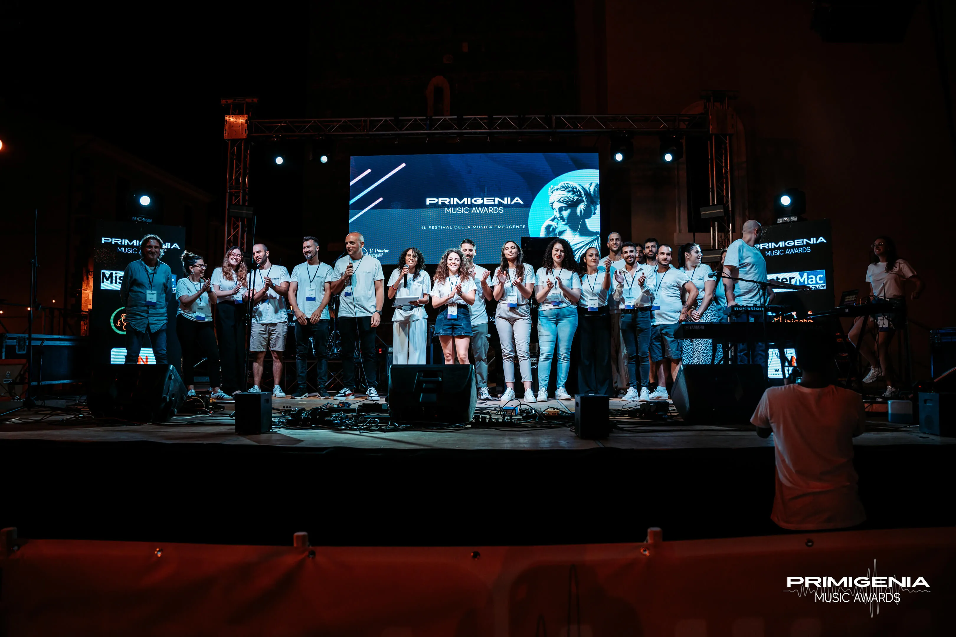 Il team de Il Principe APS sul palco del Primigenia Music Awards